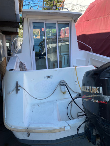 Day Cruiser Fisher Cabin Motor Suzuki 140 Hp.