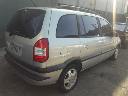Imagem 5 de 13 de Chevrolet Zafira Elegance 2.0 Aut. Cor Prata 2005 7 Lugares