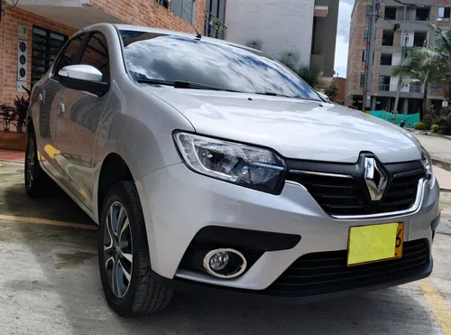 Renault Logan 1.6 Privilege / Intens