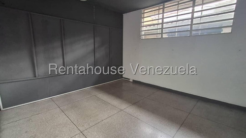 Raiza Suárez Alquila Local Comercial Ubicado En Zona Privilegiada Del Este 2 5 1 1 5 1 4 Con 300 M2 Con Gran Potencial Comercial Y Fácil Acceso Al Transporte Público, Comercios, Colegios, C. Comercial