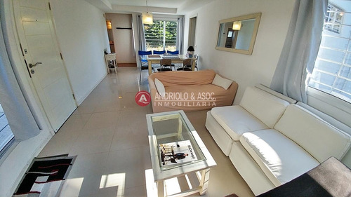 Casa En Venta Playa Mansa 3 Dormitorios- Ref: 6859