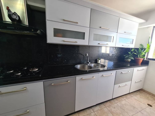 Imagen 21 de 25 de Fernando Guerrero Vende Apartamento En Urb El Bosque Res Vista Real