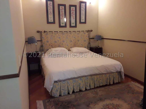 Town House En Venta 23-23344 En Oripoto