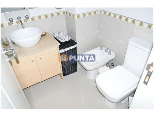 Imagen 7 de 20 de Edificio Con Todos Los Servicios