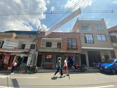 Alquilo Casa En El Barrio Obrero, Gran Avenida, Bello