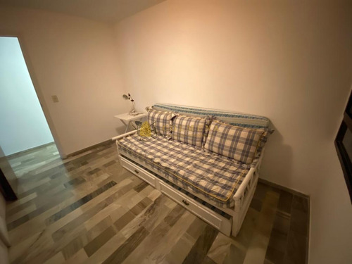 Muy Lindo Apartamento De 3 Dormitorios Con Balcon. Ubicado En La Brava, Con Muy Buena Vista.-ref:787