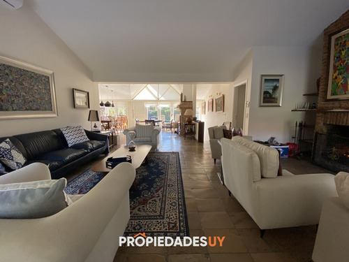 Punta Del Este, Importante Residencia Con Piscina Y Cancha De Paddle
