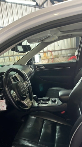 Imagen 15 de 16 de Jeep Grand Cherokee 2013 3.6 Overland 286hp At (4cub Nuevas)