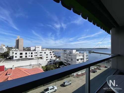 Apartamento De 3 Dormitorios En Edificio La Caleta , Punta Del Este , Puerto 