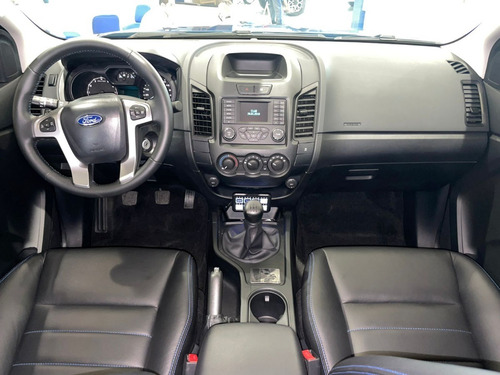 Imagen 6 de 12 de Ford Ranger Edicion Black Dog 2021