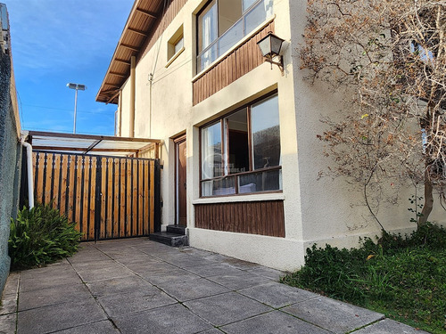 Casa En Venta De 5 Dorm. En Las Condes