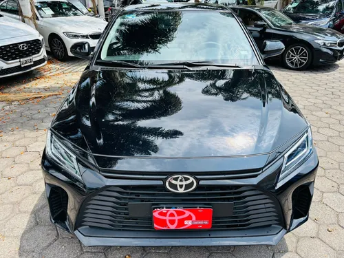 Toyota Yaris 4p Sedán Base L4/1.5 Aut