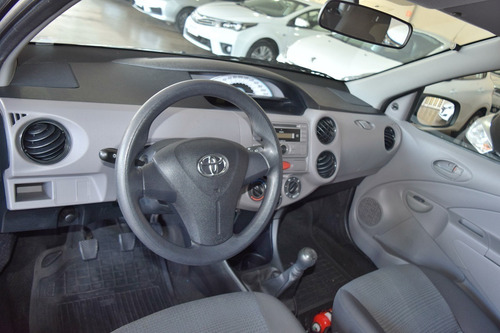 Toyota Etios 1.3 X 2013
