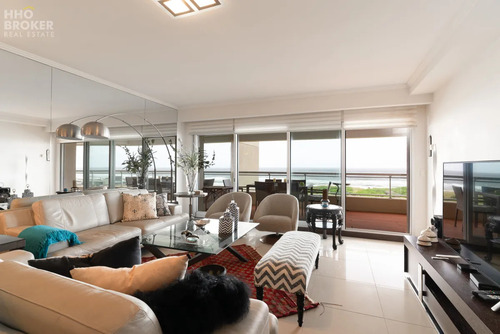 Apartamento En Venta De 3 Dormitorios, Torre Lobos, Punta Del Este, Playa Brava.