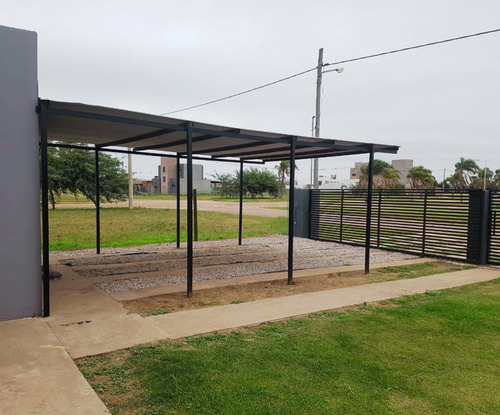 Casa En Venta De 2 Dormitorios En Funes City, Funes