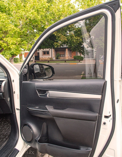 Imagen 13 de 21 de Toyota Hilux 2.8 Sr 4x4 2016