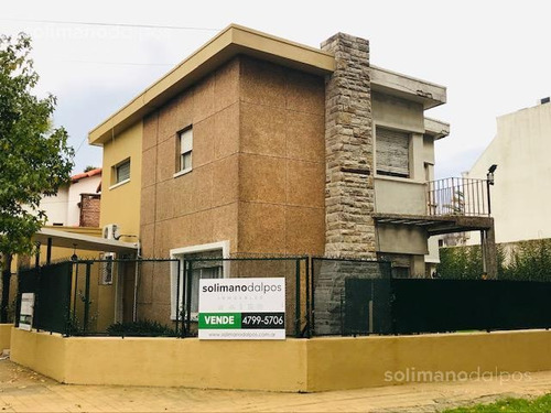 Casa - La Lucila- Sobre 260mts De Lote Con 165mts Cubiertos De Vias/maipu