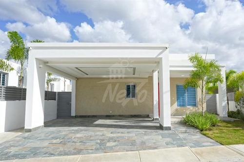 Imagen 2 de 15 de Vendemos Hermosa Casa Con Piscina En Residencial Cerrado, Santiago (jpc-224)