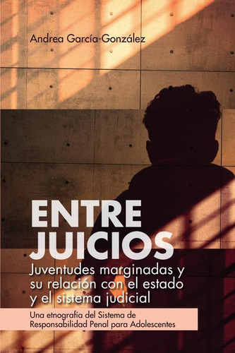 Entre juicios: juventudes marginadas y su relación con el estado y el sistema judicial, de Andrea García-González. Editorial Editorial Universidad Del Rosario, tapa blanda en español, 2022