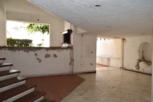 Ubicadísima Propiedad En Venta Como Terreno !