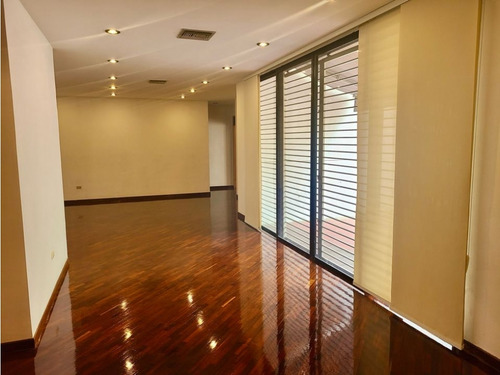 Apartamento En Alquiler Ubicado En Altamira, Chacao - Caracas