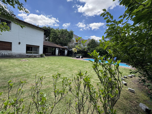 Casa En Venta En Santa Rita 4 Dormitorios