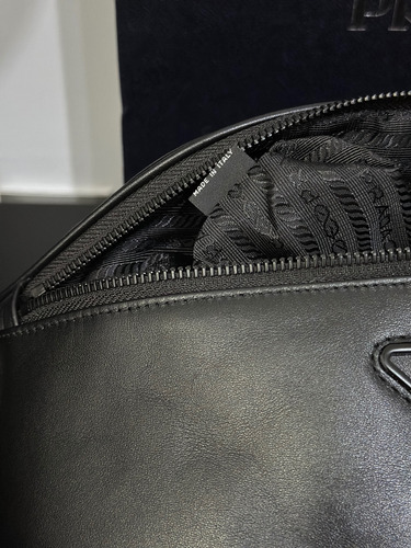 Prada Cangurera Negro Lisa