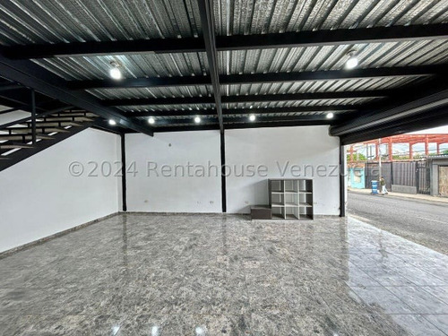 Gabi Irastorza De Rentahouse Alquila Excelente Local Comercial Codigo 24 26989 En Barquisimeto Carrera 25 Zona Este, De Facil Acceso, Local Con Agua Constante, Santamaria Y Muy Buen Estado, Comunicate