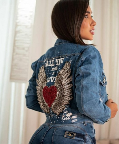 Imagem 2 de 4 de Jaqueta Jeans Feminina Bordada ¨o Amor Te Da Asas¨ 6147