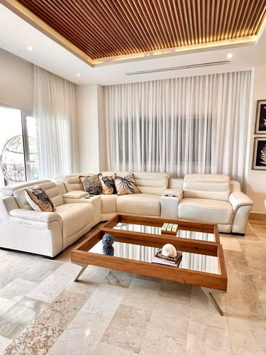 Venta De Hermoso Apartamento Con Vista A La Marina De Cap Cana, Punta Cana