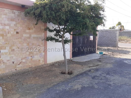Imagen 1 de 6 de Casa En Venta Para Adaptar A Su Gusto Ubicada En Guanadito