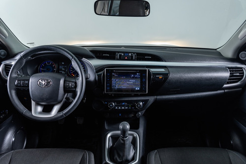 Imagen 11 de 14 de Toyota Hilux 4x2 Srv Mt 2018