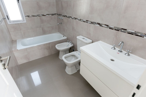 Venta Duplex Casa C/ Patio Cochera - Permuta