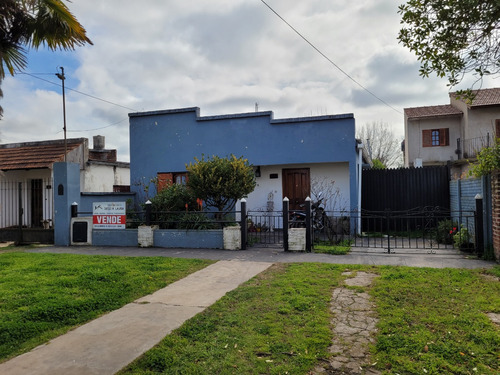 Casa Calle Dorrego, Dolores, A Metros Del Hospital Y Terminal De Omnibus