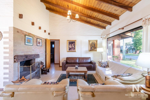 Muy Linda Casa En Venta En Playa Mansa + Punta Del Este Cuatro Dormitorios