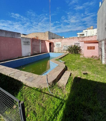 Venta Casa De 2 Dormitorios Apto Crédito En Barrio Sarmiento