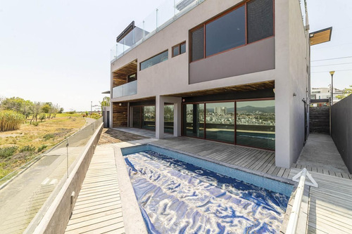 Linda Residencia En Cumbres Del Lago, Alberca Privada, 4 Rec