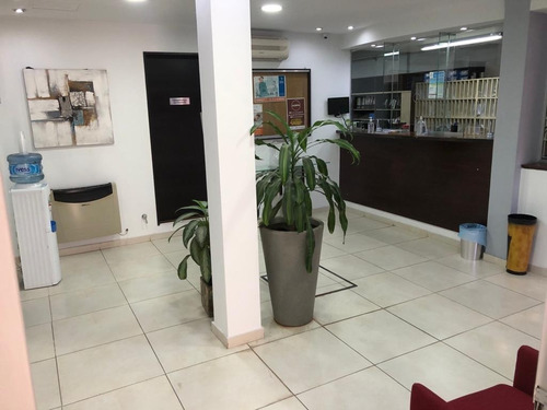 Imagen 5 de 21 de Oficina/ Consultorios 300 Mts2 Cub. Sobre Lote Propio.- A 200 Mts De Rivadavia.