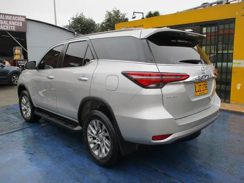 Toyota Fortuner Srv 4x2 2400cc At Aa