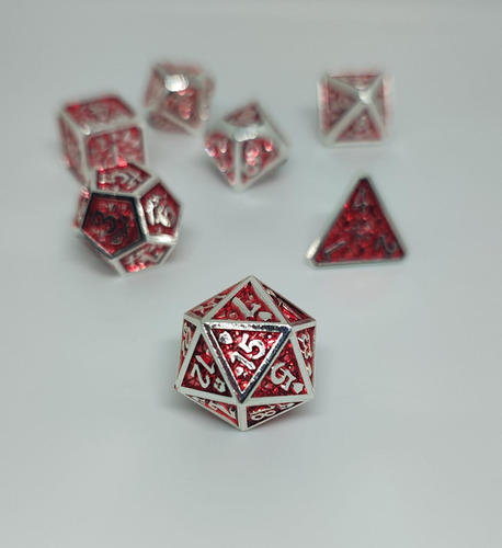 Set Dados De Metal X 7 Rol - #5 Rojo Con Bordes Y Numeros Plateados Y Armas