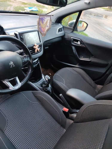 Peugeot 208 1.2 Turbo Francés