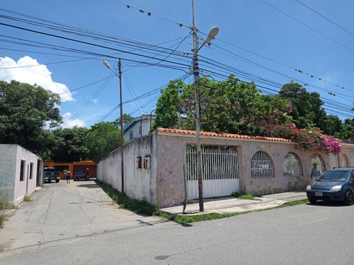 Aslibel Melédez Vende Espaciosa Casa Al Este De Barquisimeto