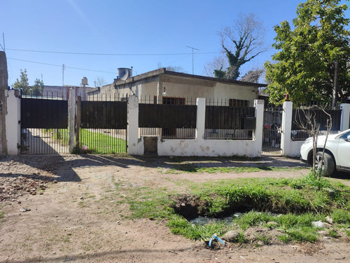 Casa Y Depto A Refaccionar Con Terreno Libre