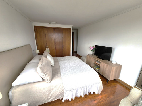 Remodelado Frente Parque Bicentenario. Venta Dueños Directo