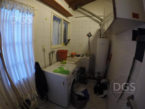 Imagen 24 de 30 de Hermosa Casa De Tres Plantas Y 4 Ambientes- Banfield Este