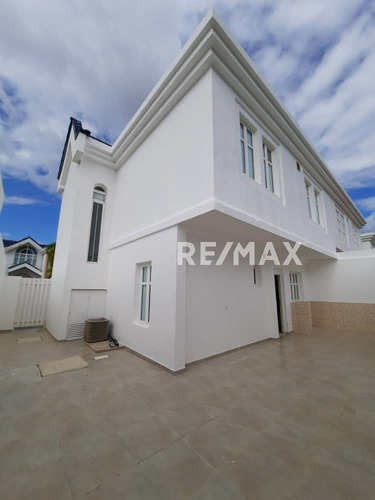 Imagen 3 de 14 de Town House En Margarita
