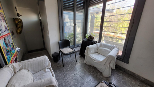 Salon En Planta Alta - Morón