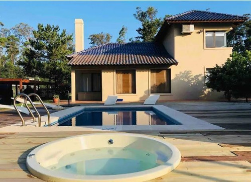 Casa En Alquiler Por Temporada De 4 Dormitorios En Punta Ballena