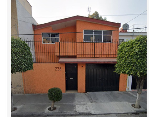 Excelente Casa En Venta A Precio De Remate Bancario, En Azcapotzalco