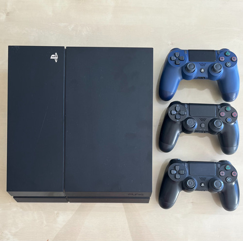 Play Station 4 Ps4 Standard + 3 Controles + Headphones 